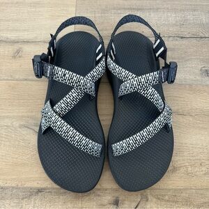 Chaco Z Cloud Black and White Classic Outdoor Women’s Sandals Size 10 Excellent!